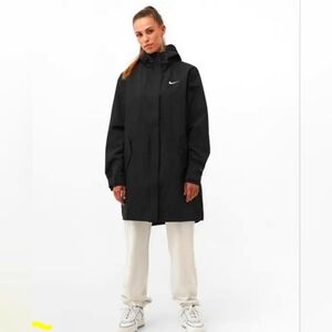 Black nike women's sports parka